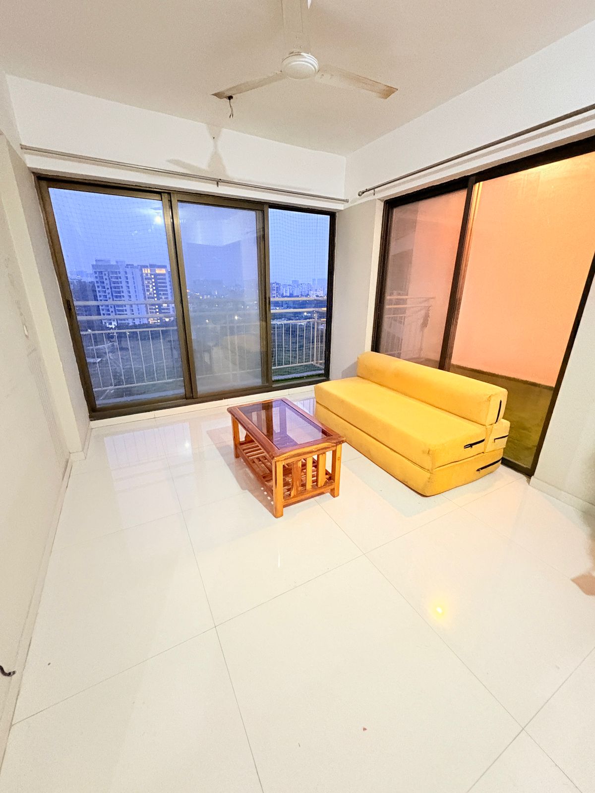 2 BHK + Extra Room Apartment For Rent in Kohinoor Courtyard One