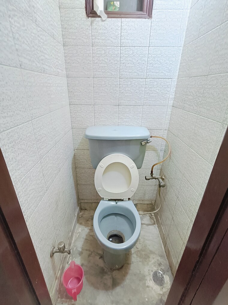 Bathroom, malviya nagar 2 Bedroom 800 Sq.Ft. Builder Floor In Malviya Nagar Delhi 9376166