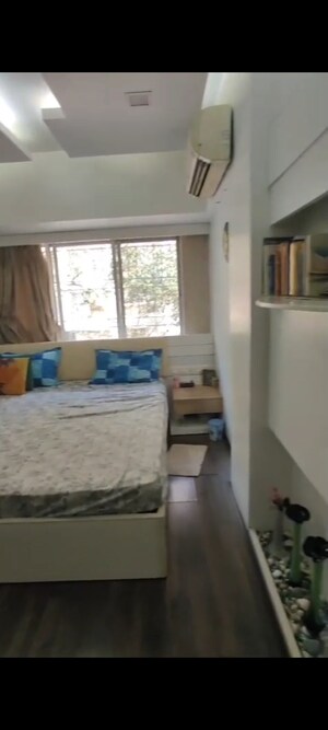 Bedroom in 2 BHK Apartment at Vile Parle East – for Rent