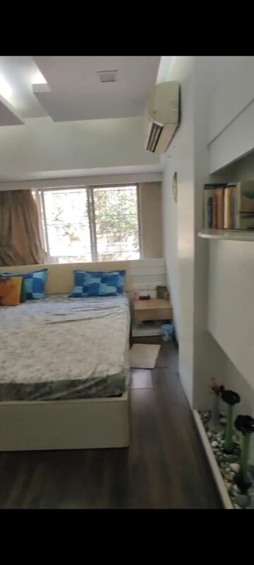Bedroom in 2 BHK Apartment at Vile Parle East – for Rent