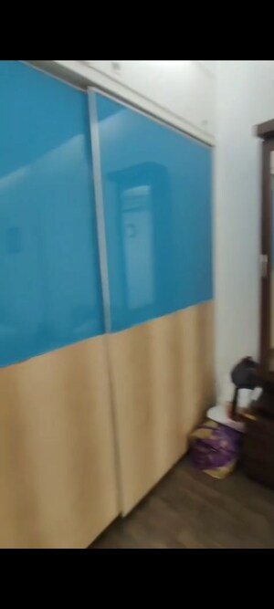 Bedroom in 2 BHK Apartment at Vile Parle East – for Rent