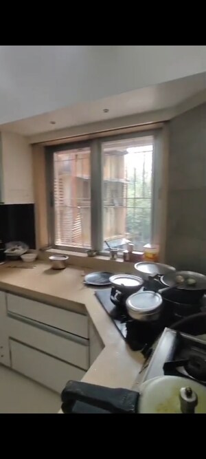 Team Area in 2 BHK Apartment at Vile Parle East – for Rent