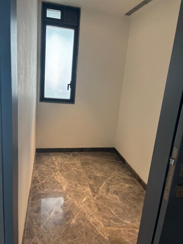 Room in 5 BHK Apartment at Lodha Trump Tower, Worli – for Rent