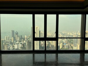 Room in 5 BHK Apartment at Lodha Trump Tower, Worli – for Rent