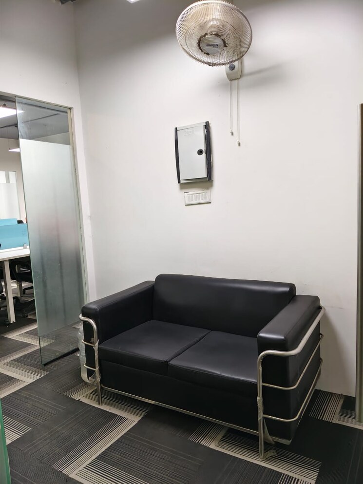 Living Room, sector 63 Commercial Office Space 1500 Sq.Ft. In Sector 63 Noida 9376200