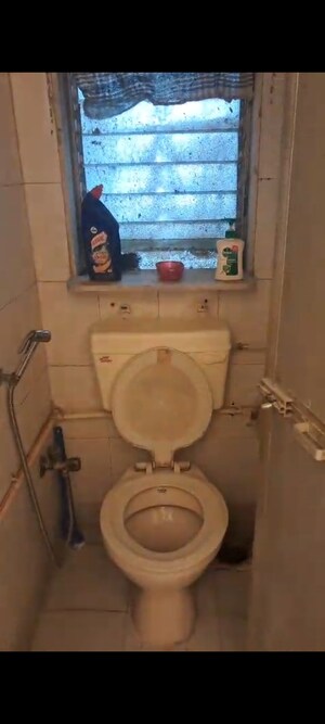 Bathroom in 1 BHK Apartment at Jumbo Darshan, Andheri East – for Rent
