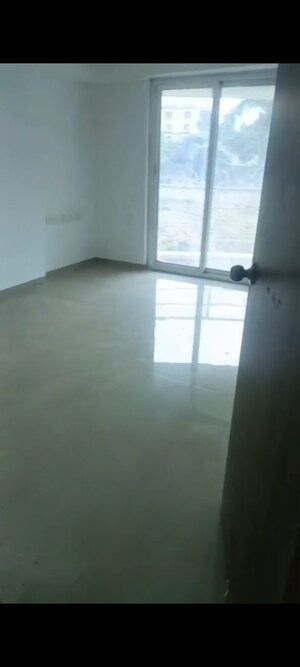 Room in 3 BHK Apartment at Forefront Primeria, Vile Parle East – for Rent