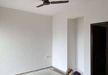 Room in 2 BHK Apartment at Mahagun Mahagunpuram, Shastri Nagar – for Sale