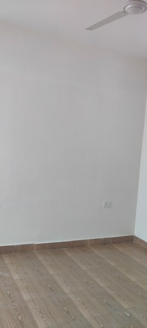 Room in 2 BHK Apartment at Tulip Lemon, Sector 69 – for Rent