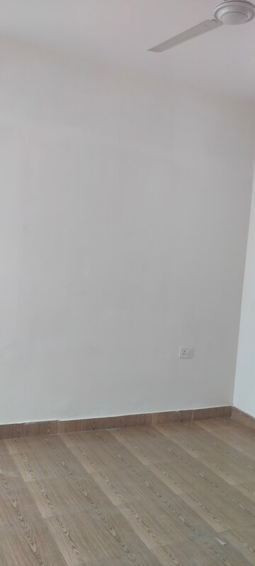 Room in 2 BHK Apartment at Tulip Lemon, Sector 69 – for Rent