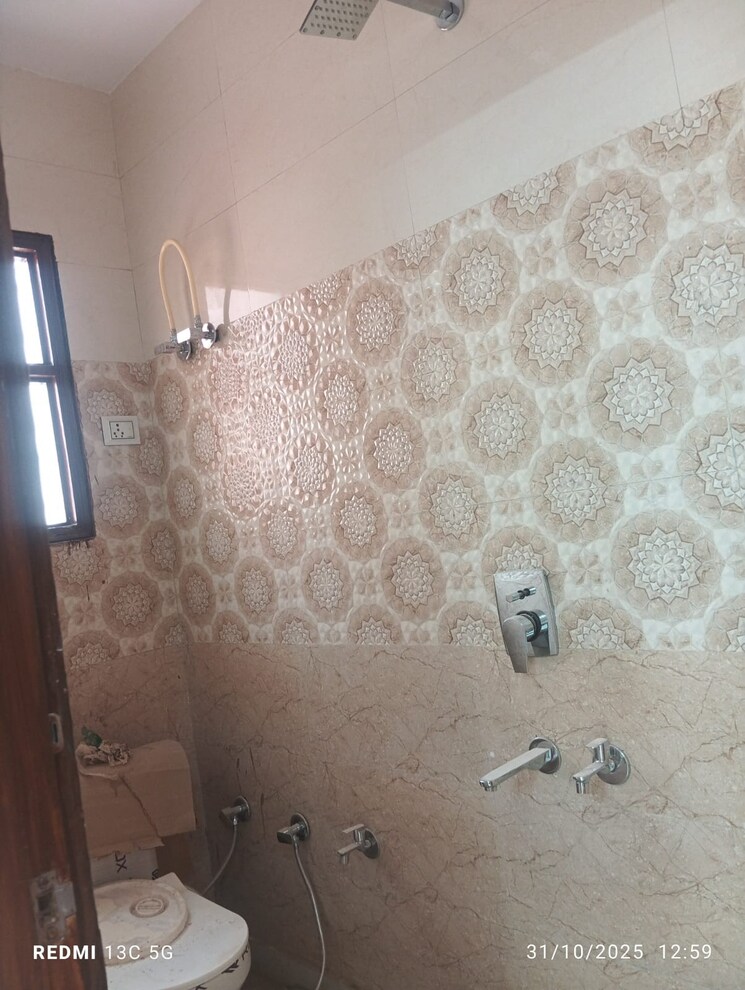 Bathroom, rohini sector 25 2 Bedroom 350 Sq.Ft. Builder Floor In Rohini Sector 25 Delhi 9376358