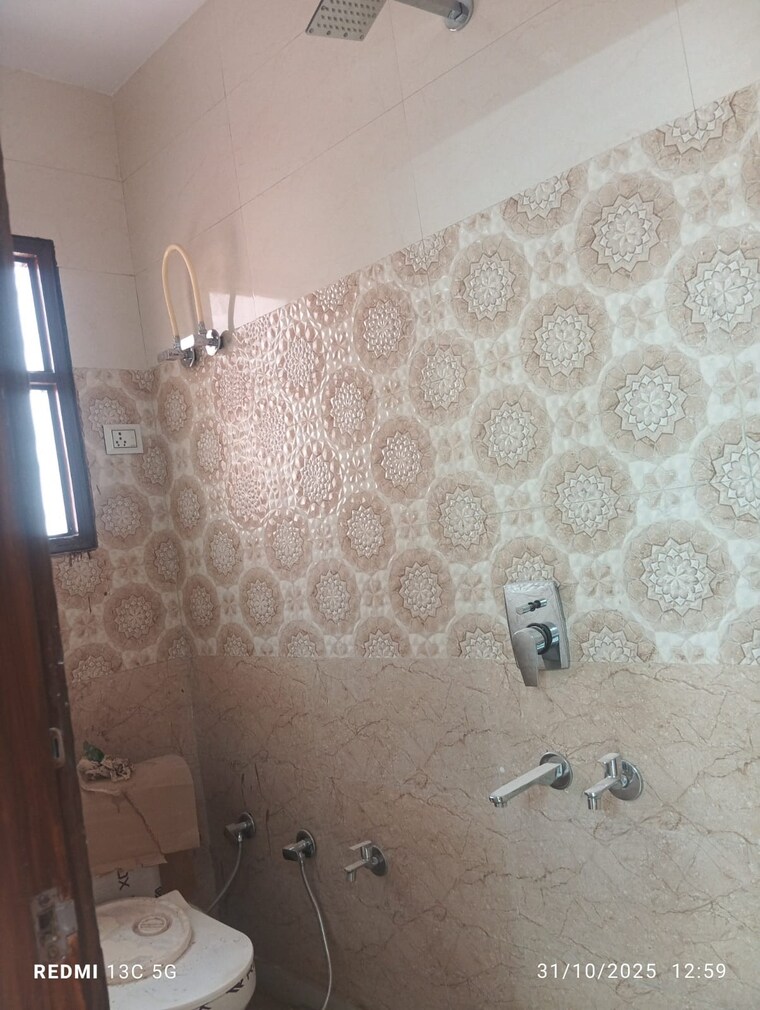 Bathroom, rohini sector 25 2 Bedroom 350 Sq.Ft. Builder Floor In Rohini Sector 25 Delhi 9376358