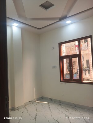 Room in 2 BHK Builder Floor at Rohini Sector 25 – for Sale