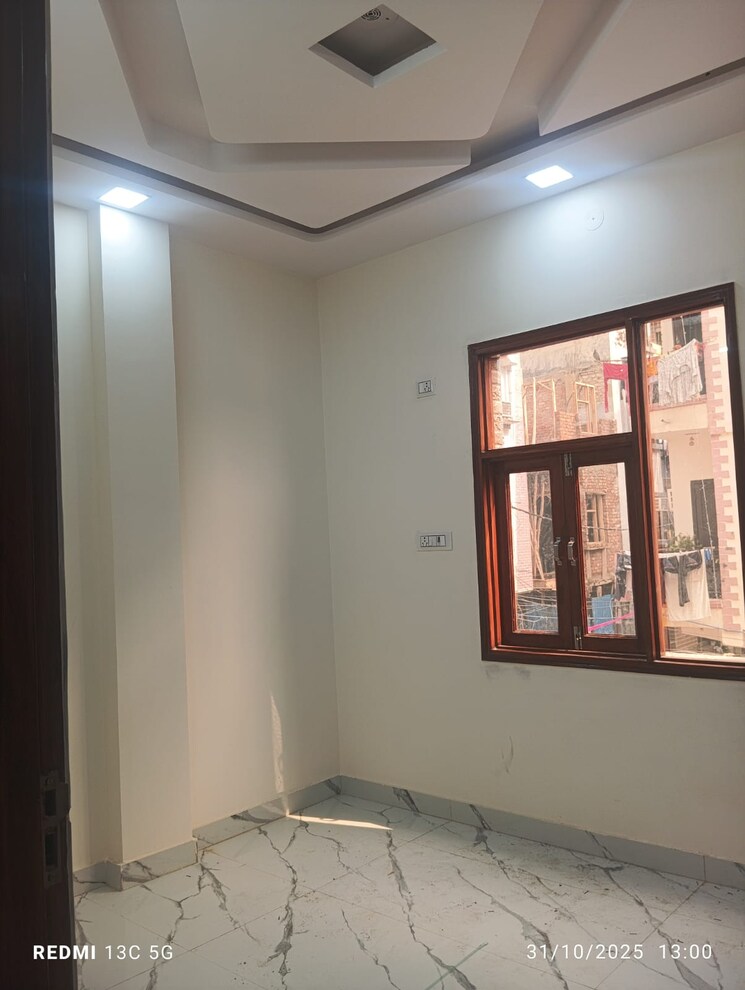 Room, rohini sector 25 2 Bedroom 350 Sq.Ft. Builder Floor In Rohini Sector 25 Delhi 9376358