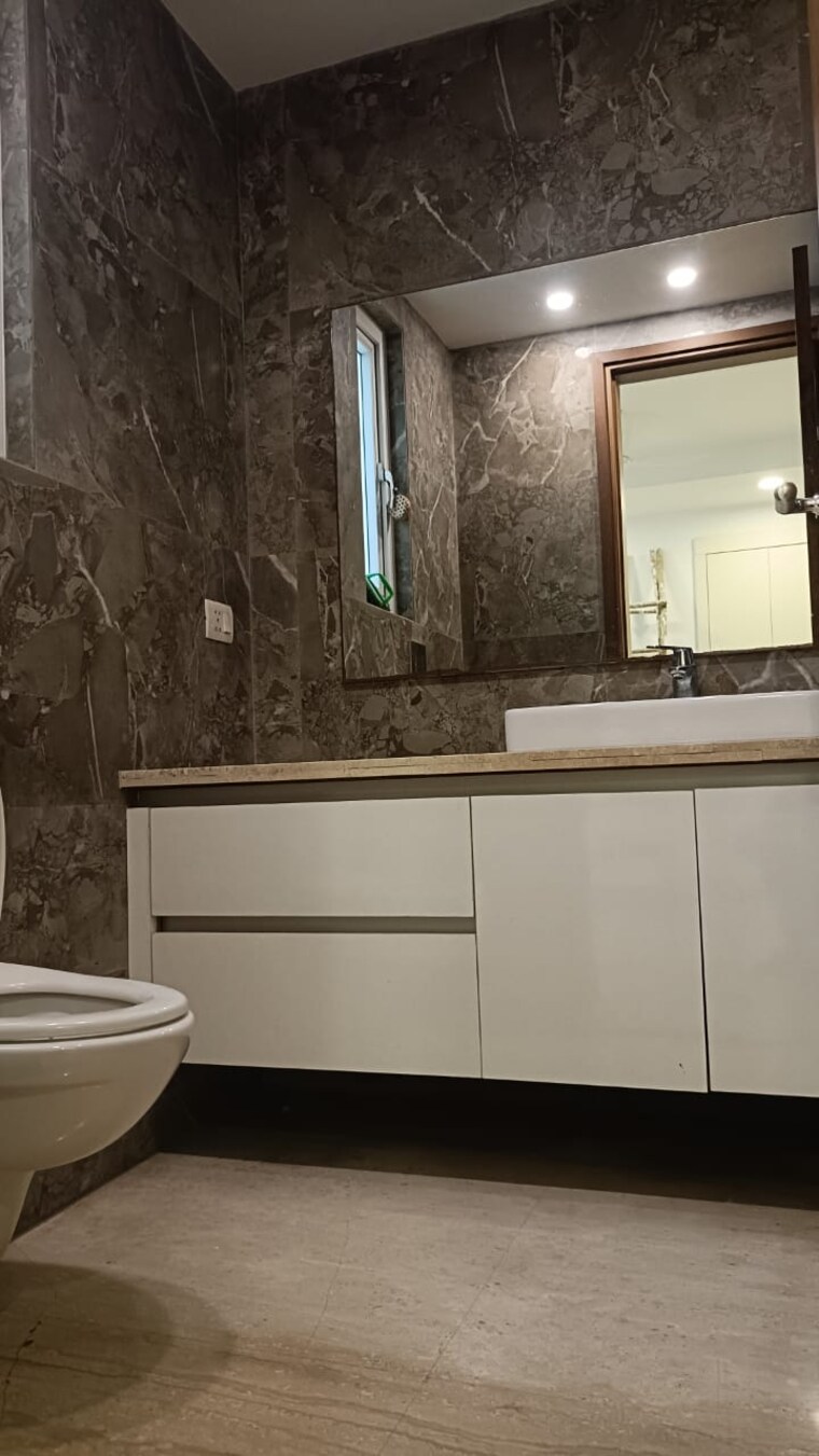 Bathroom, green park extension 4 Bedroom 350 Sq.Yd. Builder Floor In Green Park Extension Delhi 9376353