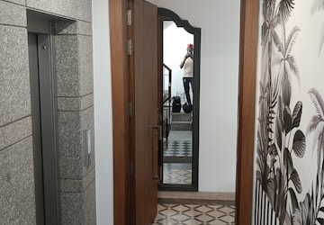 Living Room in 4 BHK Builder Floor at Green Park Extension – for Rent