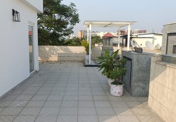 Terrace in 4 BHK Builder Floor at Green Park Extension – for Rent