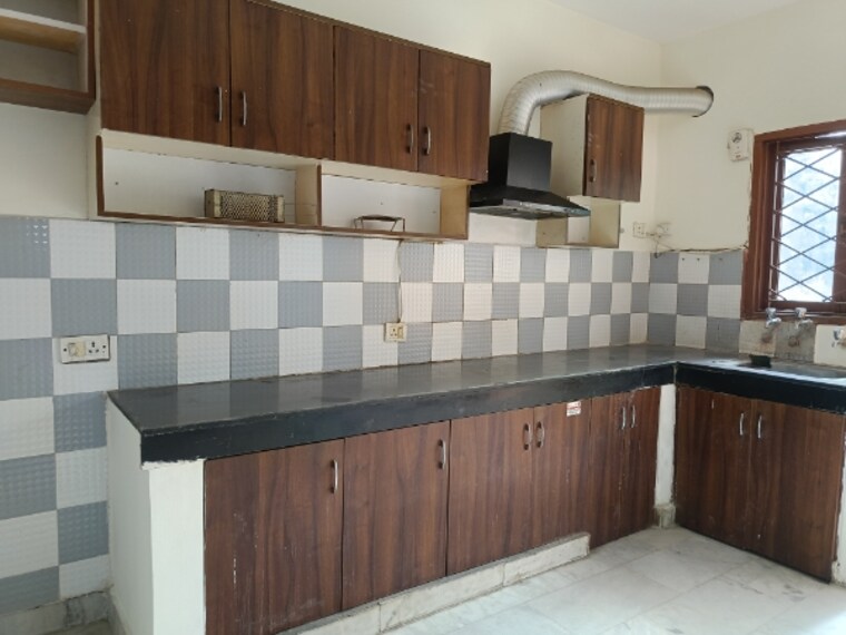Kitchen, ss-southend-floors 3 Bedroom 1500 Sq.Ft. Builder Floor In South City 2 Gurgaon 9376544