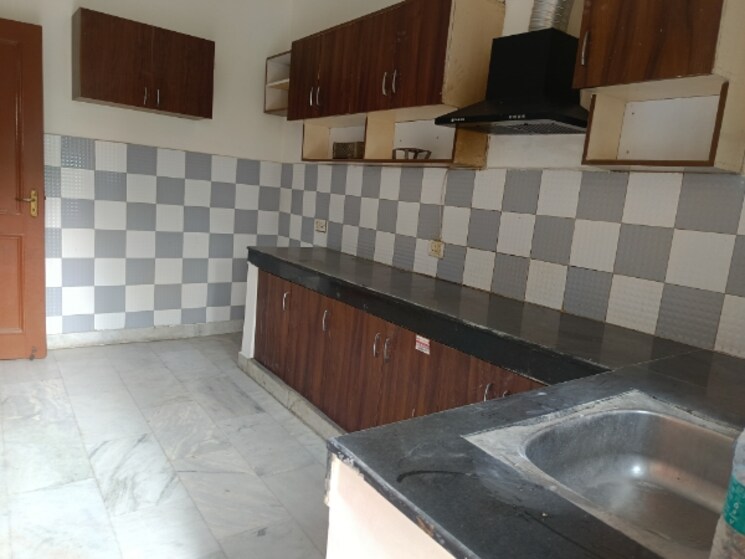 Kitchen, ss-southend-floors 3 Bedroom 1500 Sq.Ft. Builder Floor In South City 2 Gurgaon 9376544