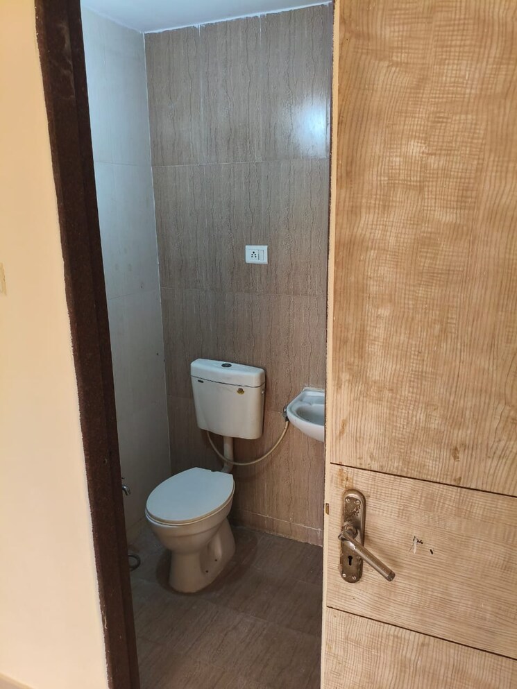 Bathroom, luxus-tower 1 Bedroom 500 Sq.Ft. Apartment In Kharghar Sector 18 Navi Mumbai 9376407