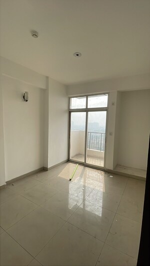 Room in 2 BHK Apartment at Mahagun Mahagunpuram, Shastri Nagar – for Sale