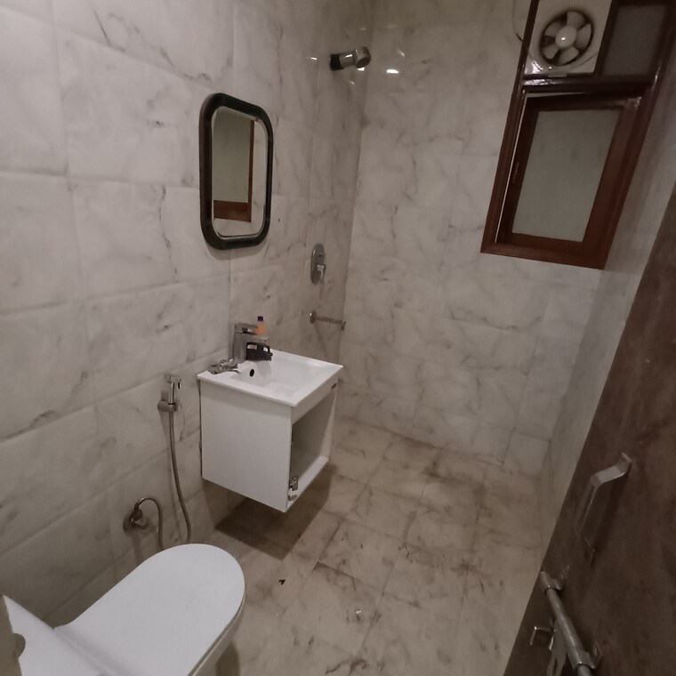 Bathroom, kalkaji 2 Bedroom 900 Sq.Ft. Builder Floor In Kalkaji Delhi 9376466