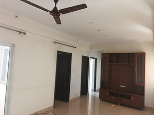 Room in 2 BHK Apartment at JM Florence, Tech Zone 4 Greater Noida – for Rent