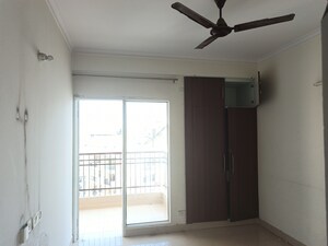 Room in 2 BHK Apartment at JM Florence, Tech Zone 4 Greater Noida – for Rent