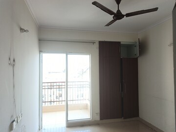 Room in 2 BHK Apartment at JM Florence, Tech Zone 4 Greater Noida – for Rent