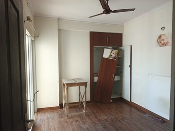 Room in 2 BHK Apartment at JM Florence, Tech Zone 4 Greater Noida – for Rent