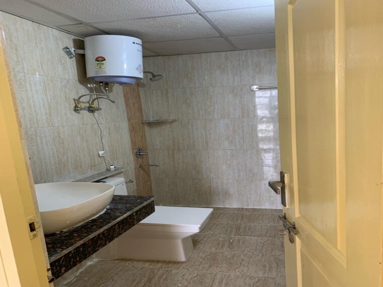 Bathroom, chattarpur 3 Bedroom 135 Sq.Yd. Builder Floor In Chattarpur Delhi 9376470