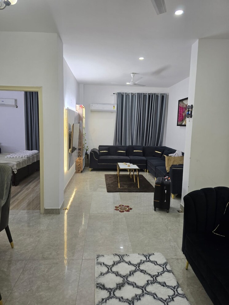 Master Bedroom, kharar landran road 3.5 Bedroom 2043 Sq.Ft. Apartment In Kharar Landran Road Mohali 9376519