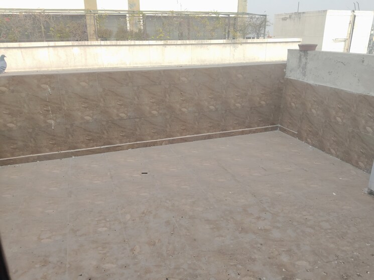 Balcony, netaji subhash place Commercial Office Space 419 Sq.Ft. In Netaji Subhash Place Delhi 9376514