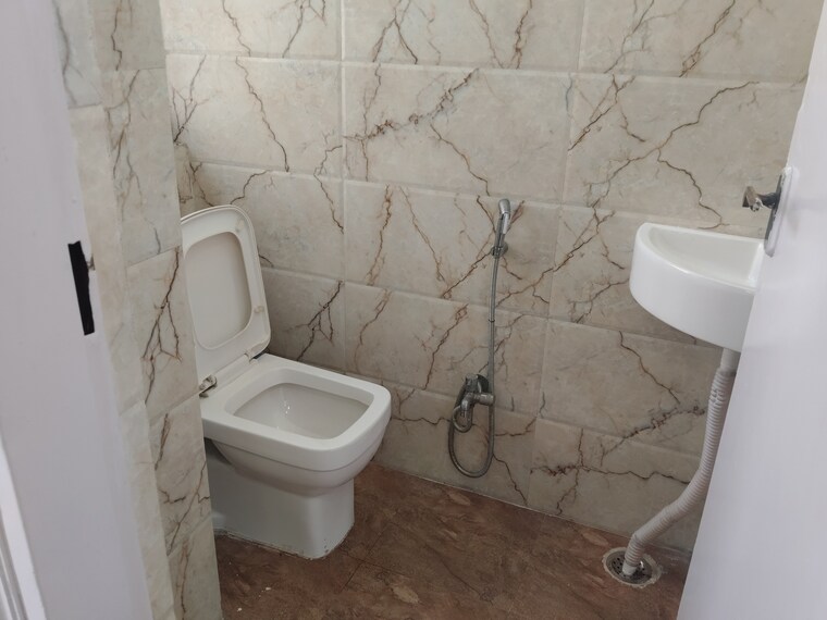 Bathroom, netaji subhash place Commercial Office Space 419 Sq.Ft. In Netaji Subhash Place Delhi 9376514