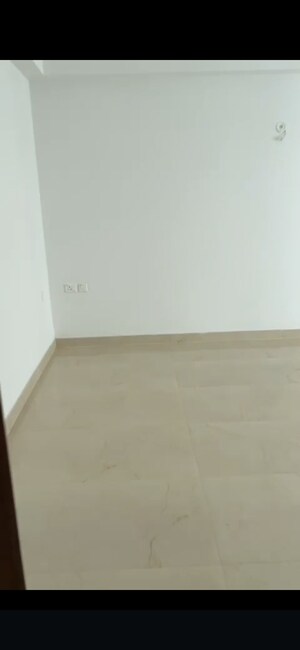 Room in 2 BHK Apartment at Hero Homes Gurgaon, Sector 104 – for Rent