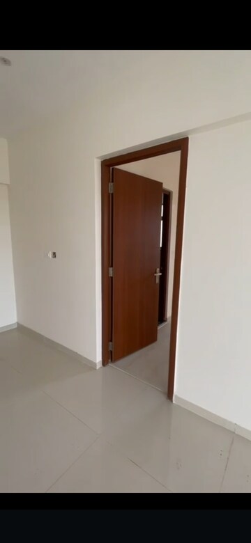 Room in 2 BHK Apartment at Hero Homes Gurgaon, Sector 104 – for Rent