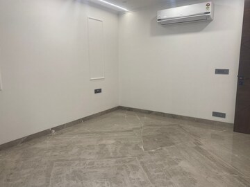 Room in 3 BHK Apartment at Green Park – for Rent