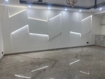 Room in 3 BHK Apartment at Green Park – for Rent