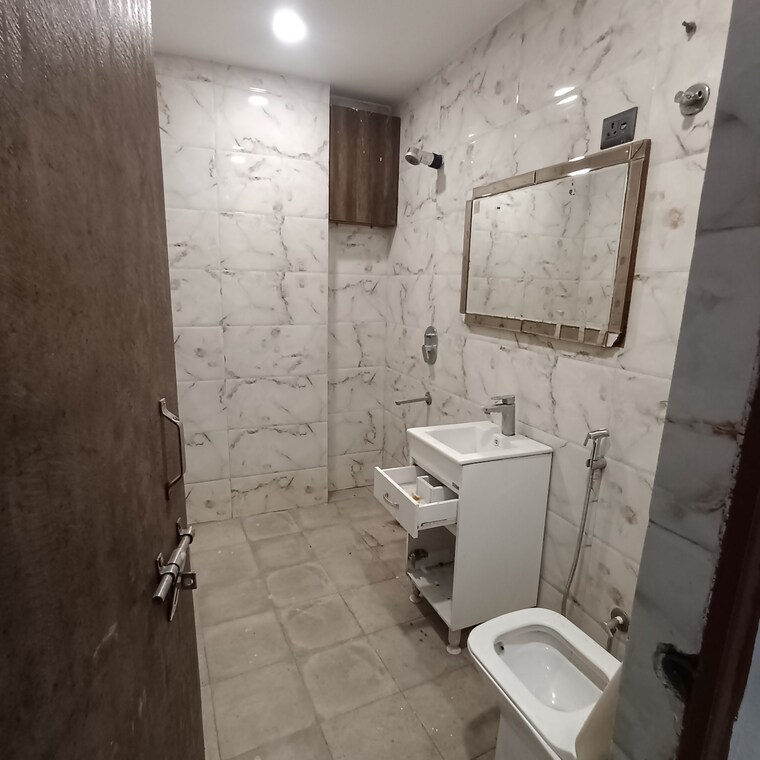 Bathroom, kalkaji 2 Bedroom 900 Sq.Ft. Builder Floor In Kalkaji Delhi 9376535