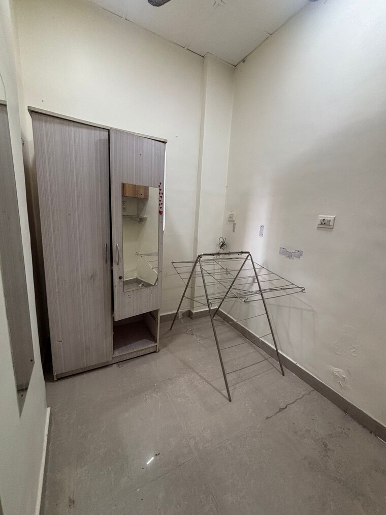 Room, moreshwar-kamal 1.5 Bedroom 650 Sq.Ft. Apartment In Kolshet Thane 9376552