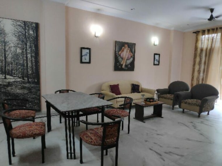 Living Room, sector 31 4 Bedroom 450 Sq.Mt. Builder Floor In Sector 31 Noida 9376542