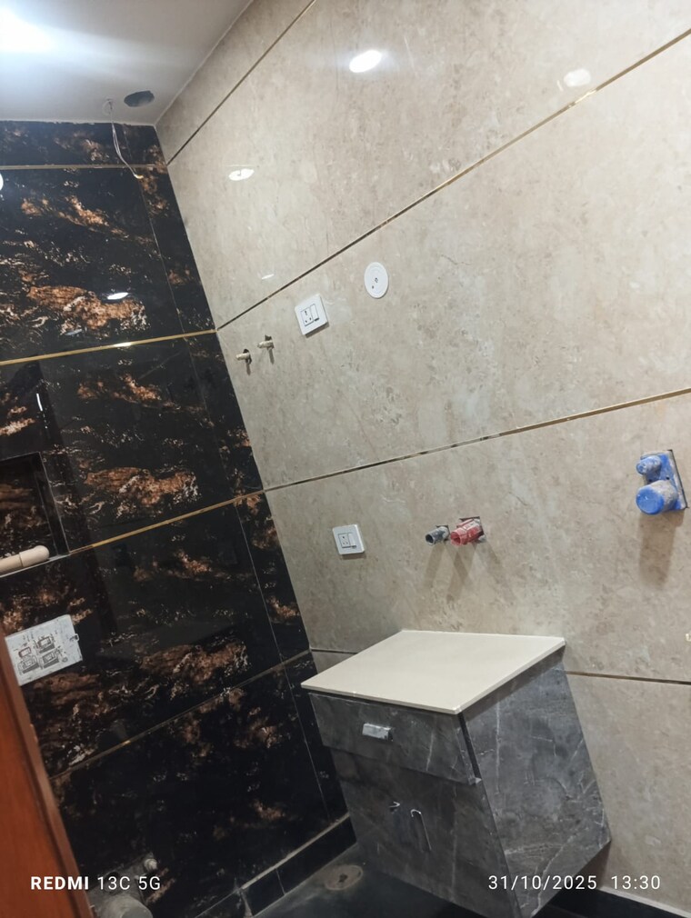 Attached Bathroom, rohini sector 25 3 Bedroom 900 Sq.Ft. Builder Floor In Rohini Sector 25 Delhi 9376662