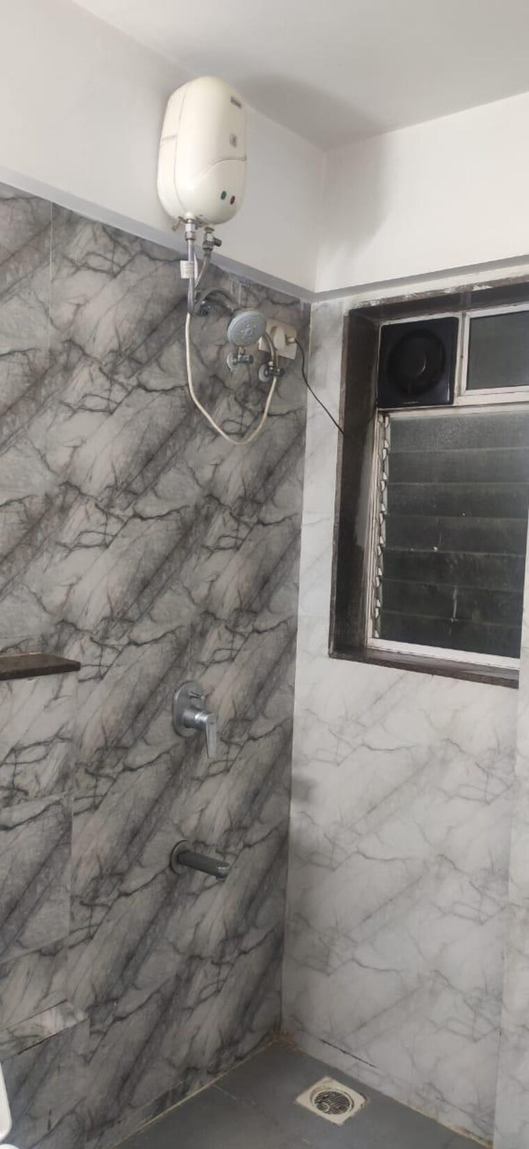  Parking, everest-world-solitare 1 Bedroom 450 Sq.Ft. Apartment In Kolshet Road Thane 9376567