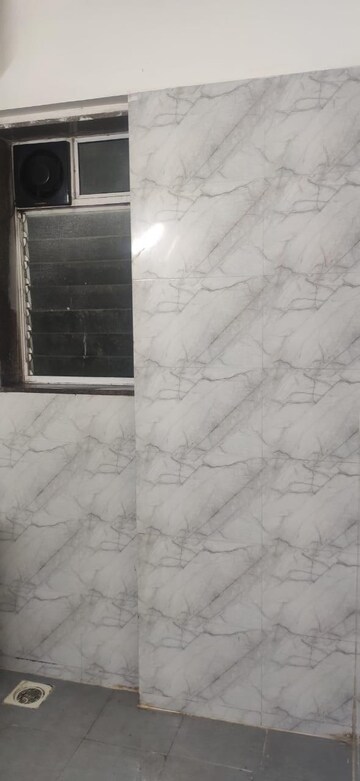 Room in 1 BHK Apartment at Everest World Solitare, Kolshet Road – for Rent