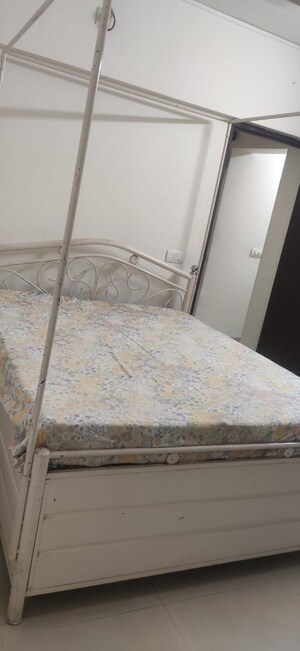 Furnished Amenities in 1 BHK Apartment at Everest World Solitare, Kolshet Road – for Rent