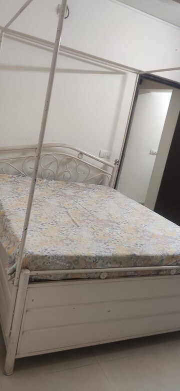 Furnished Amenities in 1 BHK Apartment at Everest World Solitare, Kolshet Road – for Rent