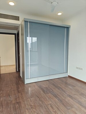 Room in 4 BHK Apartment at Bombay Realty Island city center ICC, Wadala – for Rent