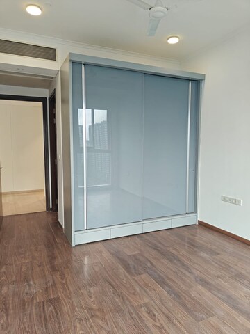 Room in 4 BHK Apartment at Bombay Realty Island city center ICC, Wadala – for Rent