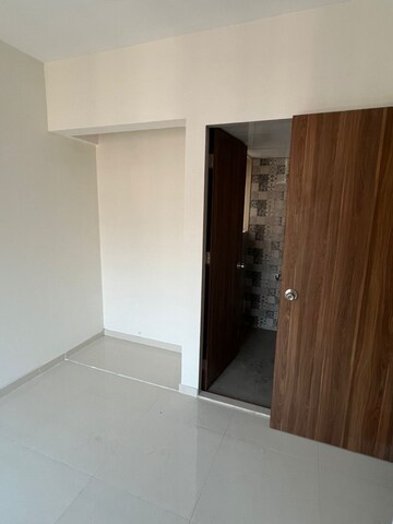 Furnished Amenities in 2 BHK Apartment at Kalpataru Immensa, Kolshet Road – for Rent