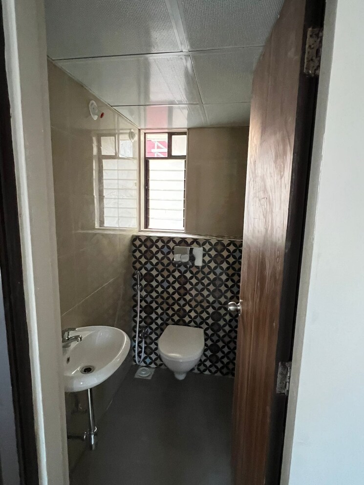 Bathroom, kalpataru-immensa 2 Bedroom 637 Sq.Ft. Apartment In Kolshet Road Thane 9376601